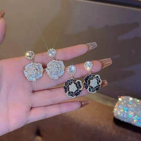 Luxury Brand Designer Jewelry 925 Silver Needle Elegant Sweet Pearl Camellia Earrings French Retro Minimalist Style Pearl Full Diamond Flower Earrings L260526