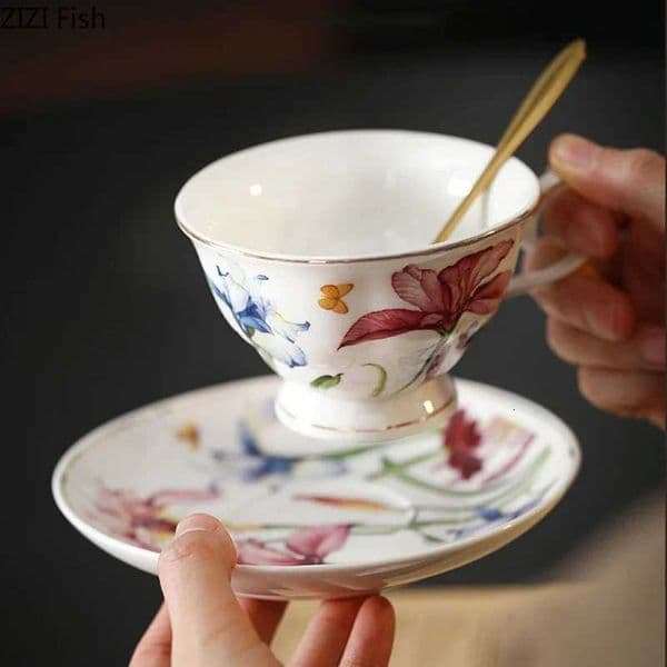 Iris Flower Pattern Mugs Porcelain Cupsaucer Gilding Tableware Coffee Mug Dining Table Afternoon Tea Teacup Fruits Juice Cup Y251119