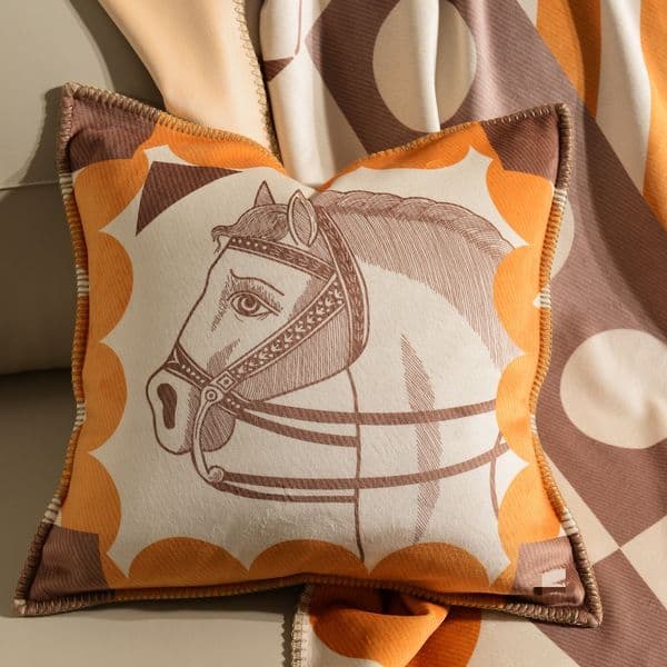 Light Luxury Retro Velvet Lock Edge Fashion Printed Sofa Living Room Cushion home decor a28 M260228
