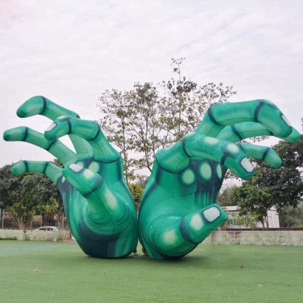 Free delivery 5m height (16.5ft) 2 hands Customized giant green inflatable halloween yard decorations horror skeleton hand for outdoor