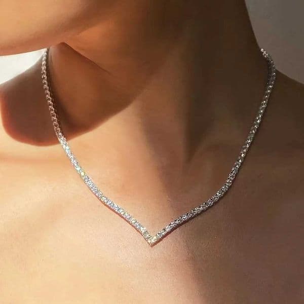 Ladies fashionable personalized V-shaped rhinestone necklace popular in Europe and America simple and sexy party necklaceXJ250422