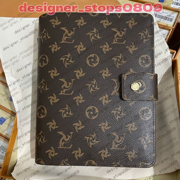 Designer large DESK AGENDA COVER Holders Planner Men Women Notebook Diary Agendas Protective Case Card Passport Holder Wallet Desktop Notepad Covers size 18*23cm AA