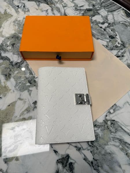 wholesale 2026 designer Old flower letter embossing painted pattern leather notebook ballpoint pen set Luxury Fashion Notepads with lock Box birthday Te L260515