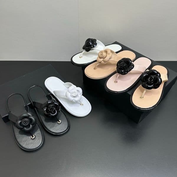 Camellia Flip Flops Luxury designer women slippers Summer high grade flat sandals Fashion beach shoes Ladies simple flat sandals Leather Sole Factory footwear