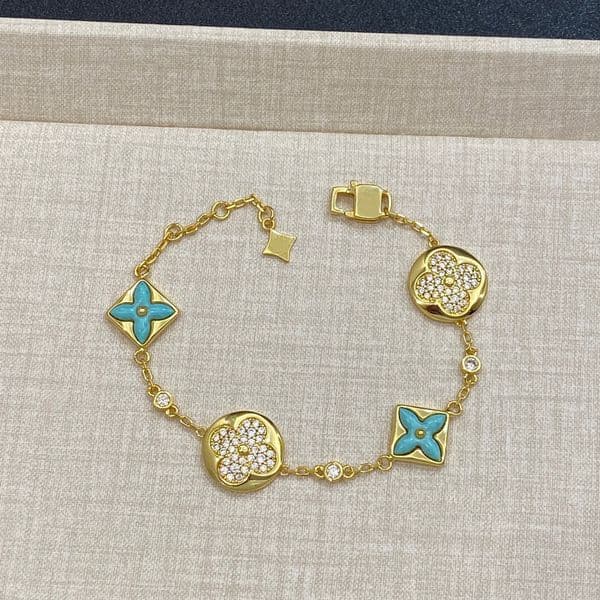 Gold Plated Luxury Bracelet Necklace Earrings Light blue agate Flower Pendant Clover Bracelet Fashion Style Women Elegant Designer Set