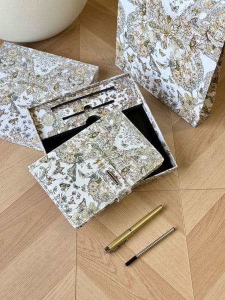Hot Vintage luxury fashion Butterfly gilded print notebook ballpoint pen set Classic Designer D Letter Logo Notepads Birthday Teacher Day Student with Gifts box