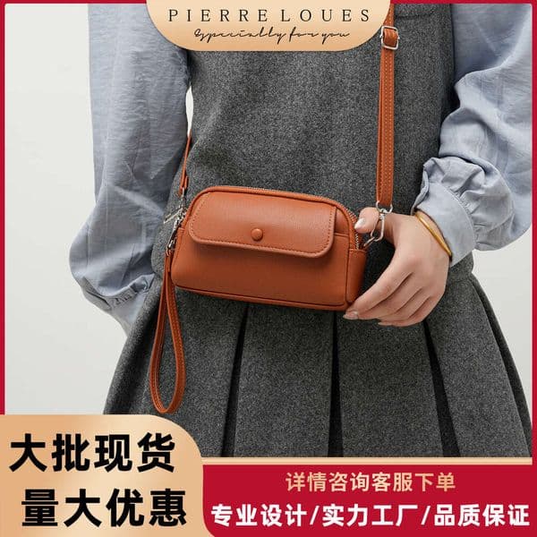Women's new 2025 fashionable large capacity shoulder crossbody simple Korean version women's bag winter high-end feeling