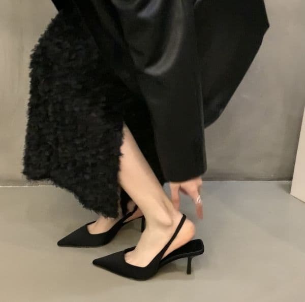 High-heeled Black Cover Toe Sandals Fairy Shoes Spring and Summer Niche High-end Satin Pointed Single Shoes