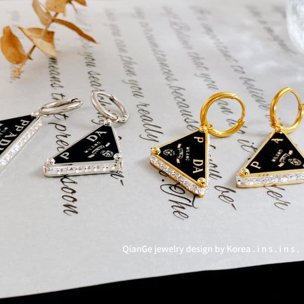 Titanium steel fashion diamond studded inverted letter earrings designer light luxury gift personzed temperament high-end jewelry for women Stud J260330