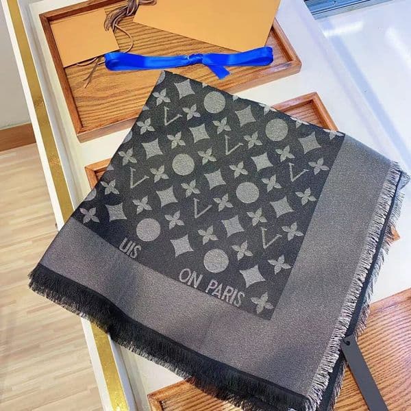 Classic Brand v Designer Scarf Cashmere Scarves 100 Wool Scarf Women and Men Long Wrap Classic letter Scarves Designer Silk scarf with box