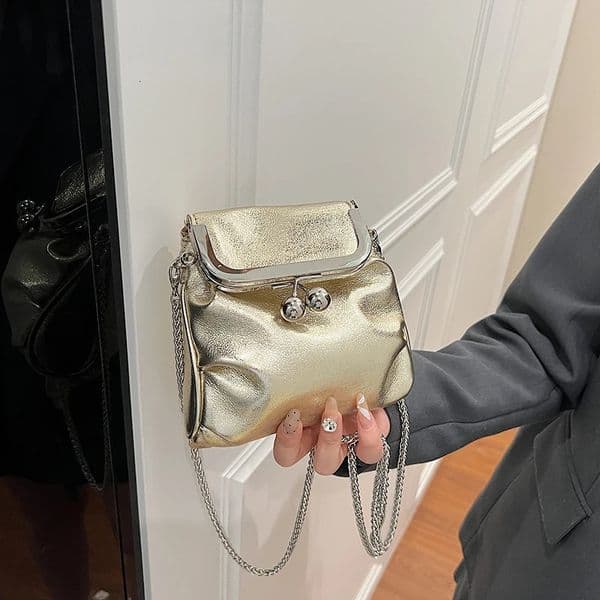 1 solid color chain shoulder bag suitable for women Versatile Crossbody bag fashionable clip on small square bag 250214