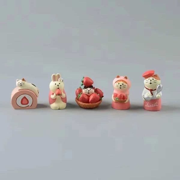 2026 New Zakka Kawaii Cake Dessert Strawberry Cartoon Cat Figurines Home Room Decoration Miniatures Crafts Fairy Garden Accessories Gift Designer