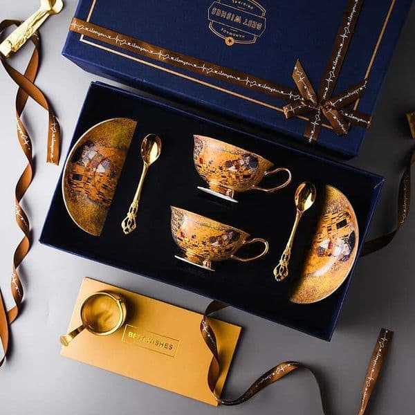 2025 new Klimt Kiss Bone China Coffee Set Porcelain Tea Cup Caffe Mug Turkishtableware Wedding Present Home Decor