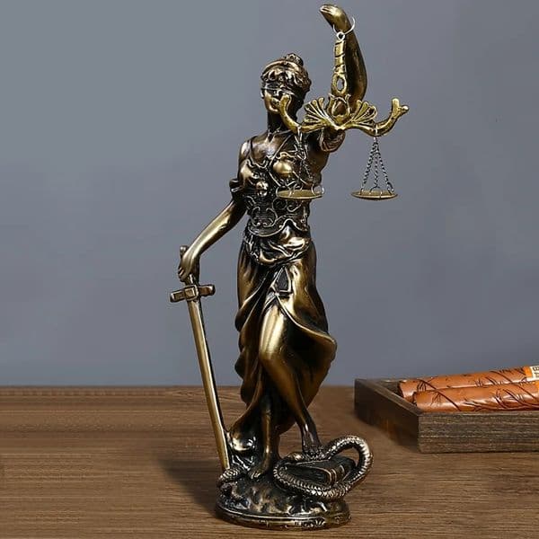 1 piece of resin copper goddess of justice ornaments retro home decoration desk ornaments European style creative liv 250226