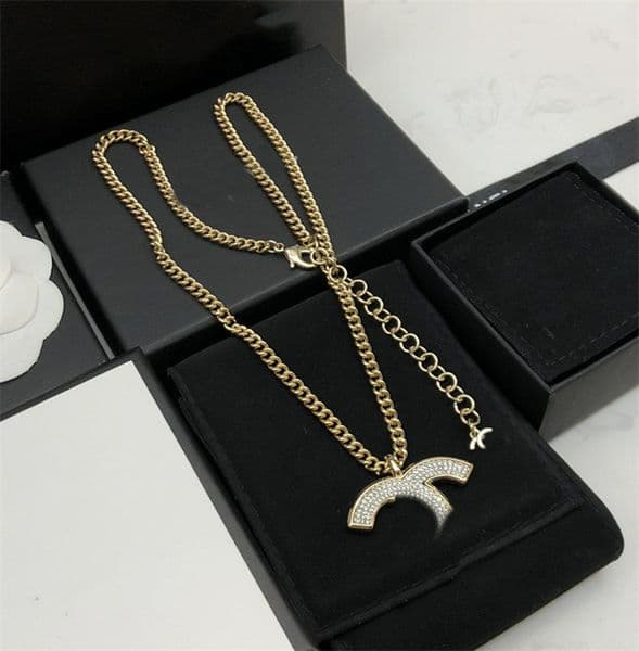 Luxury Designer Pendant Necklace Gold Plated Necklaces Crystal Pearl Titanium C Sweater Chain Jewelry Accessories Chain Ccity hjkhjg Q260515