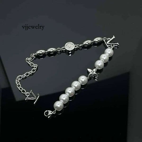 Designer L-Series Double Layers Pearl Fashion Love Pendant Necklace Jewlery for Women and Men Gold Plated Brass Wedding gift Jewelry