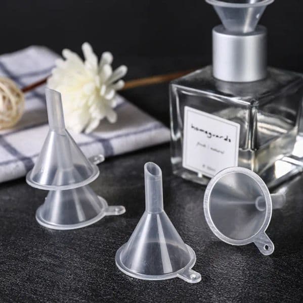 500pcs Mini Transparent Plastic Small Funnel Kitchen Tool Perfume Essential Oil Empty Bottle Liquid Filling Funnels Bar Dining Tools ZZ