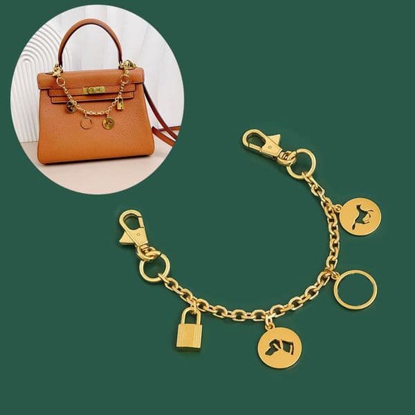 Animals Letter keychain bag charm designer handbag charm luxury keychain bag Accessory Circle buckle Long chain Love pendant quality stainless steel chain