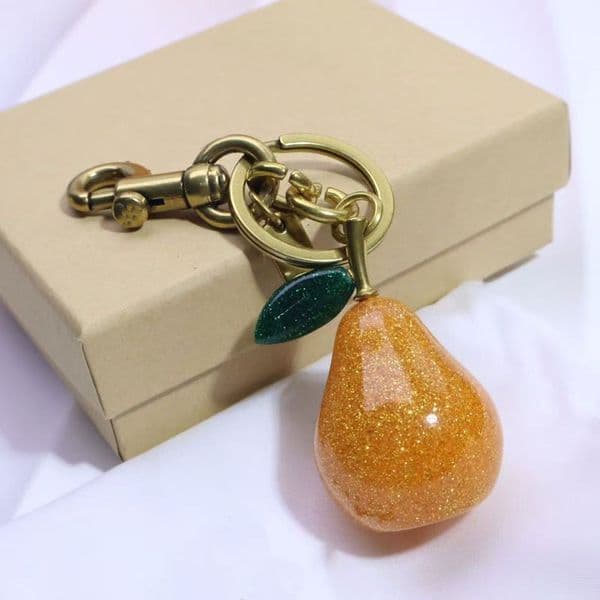 Luxury Keychain Designer Wallet Key Cherry Charm Chain Unisex Lanyard White Jewelry High Quality 527 Q260609