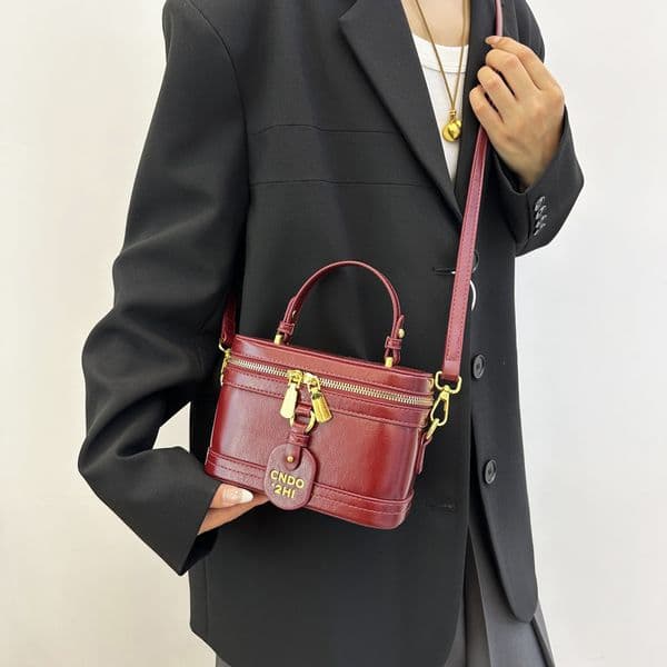 Outdoor Beach Bag Free Shipping 2025 New Designer Bag Fashion Exquisite Handheld Box Bag Retro Versatile Single Shoulder High-end Small