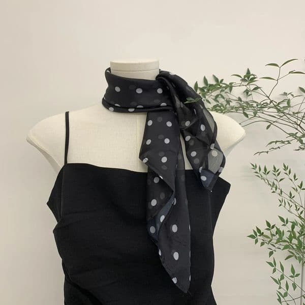 Retro Black Polka Dot Chinese Square Scarf Commuting Versatile Neck Protection High-end Temperament Niche Neck 250611BJ