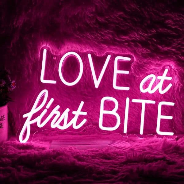 Love At First Bite Neon Sign Led Pink Words Neon Light Sign Wall Art Neon Light For Wedding Light Up Sign For bedroom Bar Party X250623