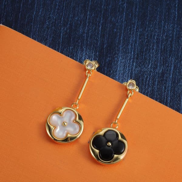 Earrings Luxury Mother Pearl Earrings Classic Flower Gold Silver Plated Stud Dangle Earrings For Women Men Fashion Diamond Jewelry Christmas Gift Z260509