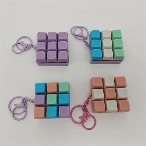 Stress Relief Keyboard Keychain - Fidget Toy with Sound Effects Perfect for Party Favors Gifts Purple 250618