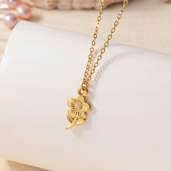New Exquisite Small Flower Titanium Necklace for Women, Non-Fading Vacuum Electroplated Stainless Steel Collarbone Chain