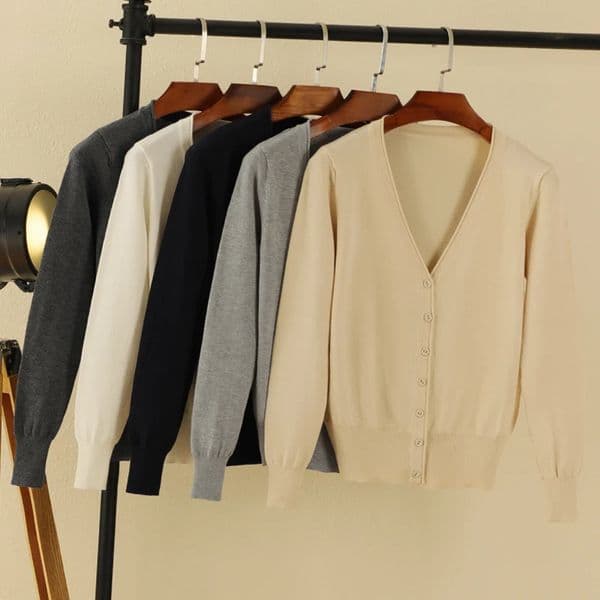 Black Cropped Cardigan Female Clothing Blouses Womens Coat Spring 2025 Long Sleeve Top Korean Fashion Knitted Sweater 250929BJ