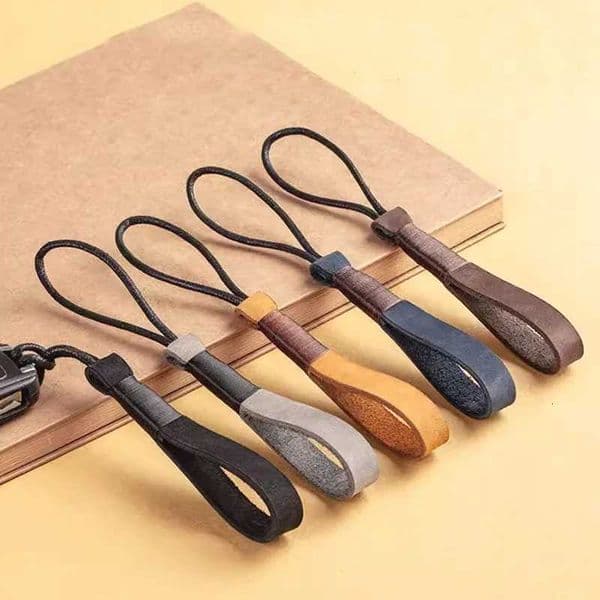 Upscale Handmade Real Leather Cowhide Auto Keychain Wrist Rope Belt Keychain for Men and Women Car Key Pendant Accessories DIY Gift Z251007