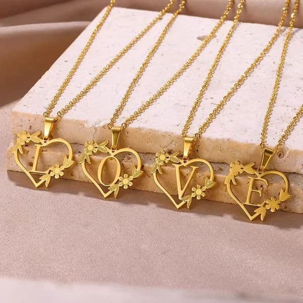 New English 26 Letter Heart Pendant gold Flower High-end Titanium Steel Gold-plated Necklace Clavicle Chain Fresh Women