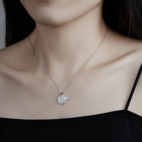 S Pure Sier Swan for Women, Light , High-End Feel, Elegant Dia-Studded Collarbone Chain, New Versatile Necklace