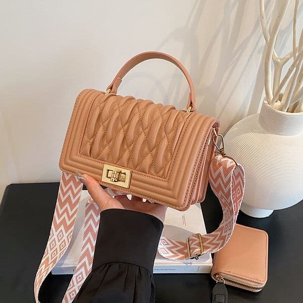 Free delivery designer shoulder bag Fashionable and lightweight women's crossbody bag simple and easy to carry