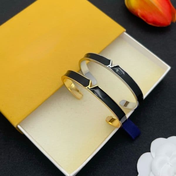 Bangle for Women Luxury 18K Gold-plated Diamond Bracelet Classic Flower Pearl Design Holiday Gift High-quality Wedding Jewelry