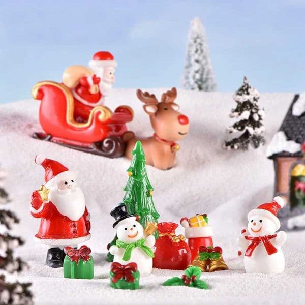 2022 New Mini Resin Christmas Decoration Santa Claus Snowman Tree Micro Landscape Model DIY Miniature Garden Figurine Home DecorJ251011