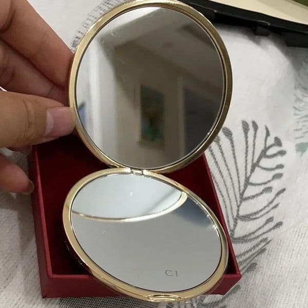 Stylish Double-Sided Gold Compact Mirror Portable Travel Vanity Mirror with Ultra Clear Reflection for Household Cosmetic & Daily Beauty Use