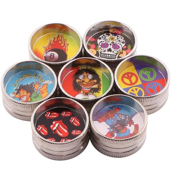 2026 Unique Design Grinders With Sticker Pattern 30Mm Smoking Accessories Zinc Alloy Grade cologne A 2 Layers Tobacco Crusher perfume Hand Herb Grinder HK In St