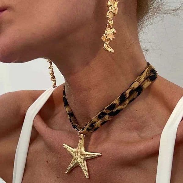 Vintage Gold Color Starfish Pendant Necklaces for Women Bohemia Metal Personality Choker Necklaces Party Jewelry Accessories W251020
