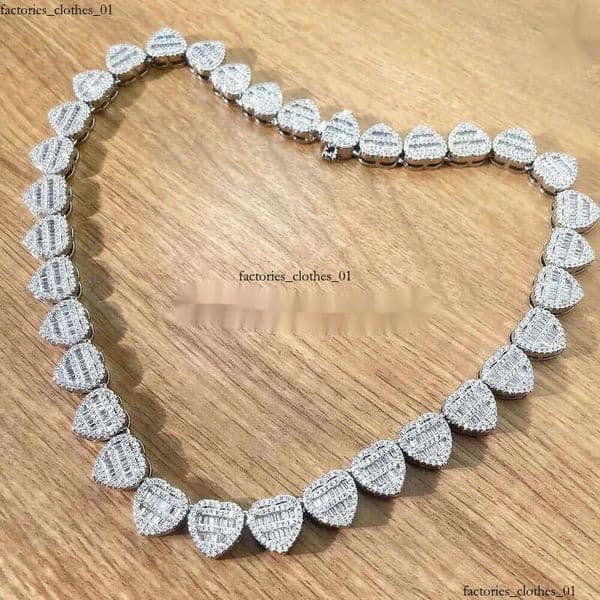 Women Heart-shaped Necklace Fine Jewelry Fashion Sier Iced Out Dia Vvs Moissanite Hip Hop Cuban Chain 111 111 aaa