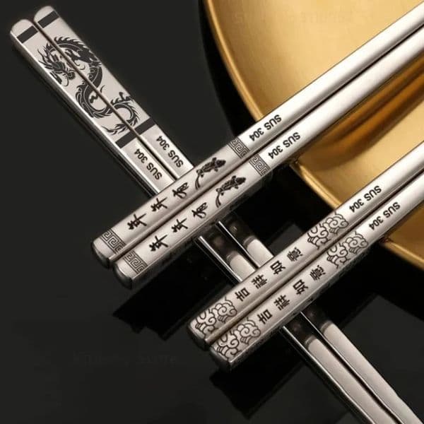 23cm Exquisite Dragon Pattern Chopsticks 304 Stainless Steel Anti slip Chinese Food Sushi Stick Home Kitchen Utensils Z 10.22-3