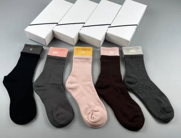 Stitching Socks Trendy Versatile Letter Mid-Calf Couple Socks Sport Breathable Instagram-Ready Outerwear Sports Socks L260509