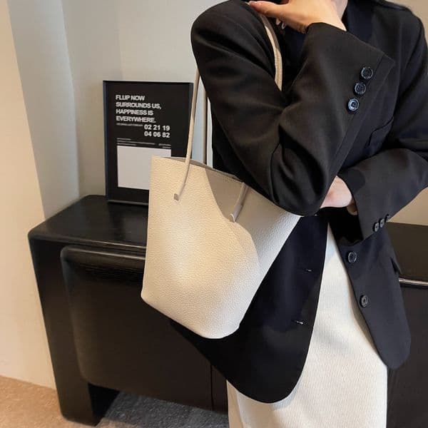 Trendsetting Retro Inspired Ladys Shoulder Tote Spacious Everyday with Classic Design