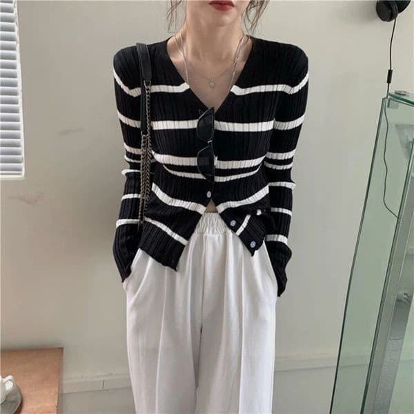 Y2k Stripe Women Cardigan Korean Knitted Slim Button Female Casual Tops Autumn Fashion All Match Chic V Neck Ladies Crop Top 251027