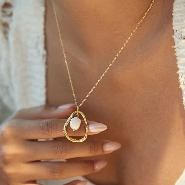 Elegant Freshwater Pearl Pendant Necklace For Women 18K Gold Plated Stainless Steel Necklace Fashion Jewelry Stainless Steel 251023