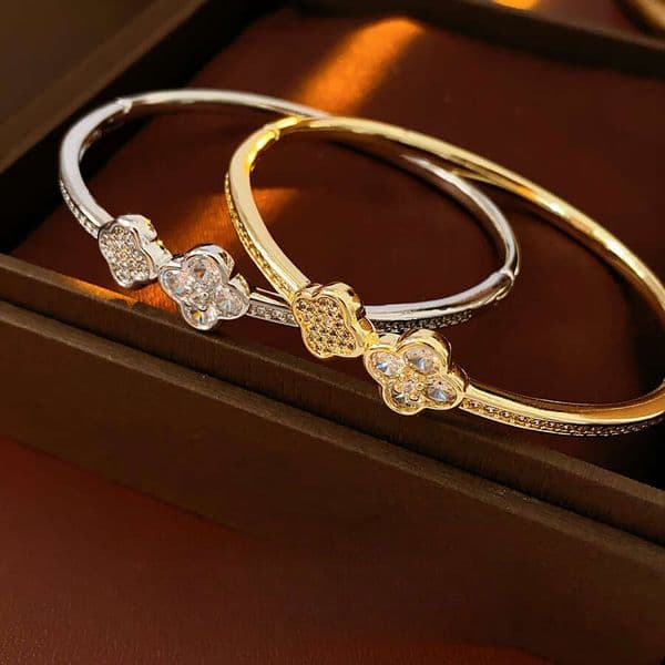 Designer luxury bangle for Women Real Gold Plated Zircon Flower Clasp Light High end Ins s Fashion Versatile Niche Festival vacation Jewelry gift Q260513