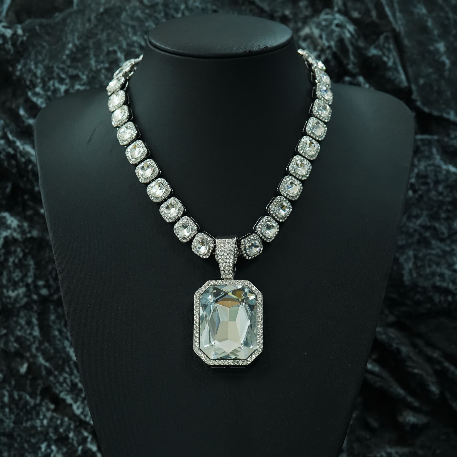 TEMU Hot-selling Colored Gem Alloy Pendant With Colored Gem Cuban Necklace Hip Hop Cool Necklace thumbnail 2