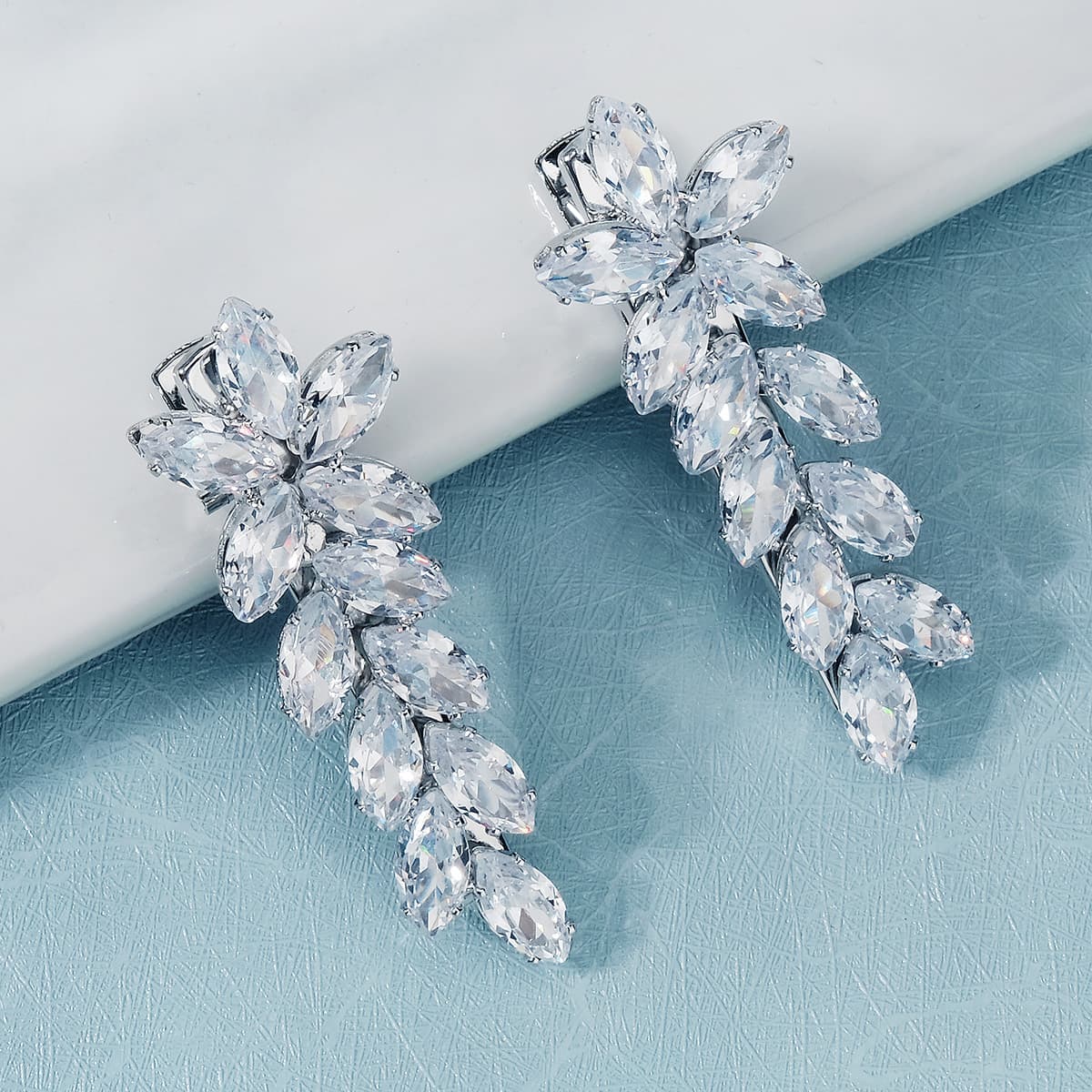TEMU 2/6pcs Simple Zirconia Hair Clips, Side Bangs Barrettes, Alloy Duckbill Clips With Embellishments, Cute Minimalist Style For Weddings And Casual Attire, Hair Accessorie