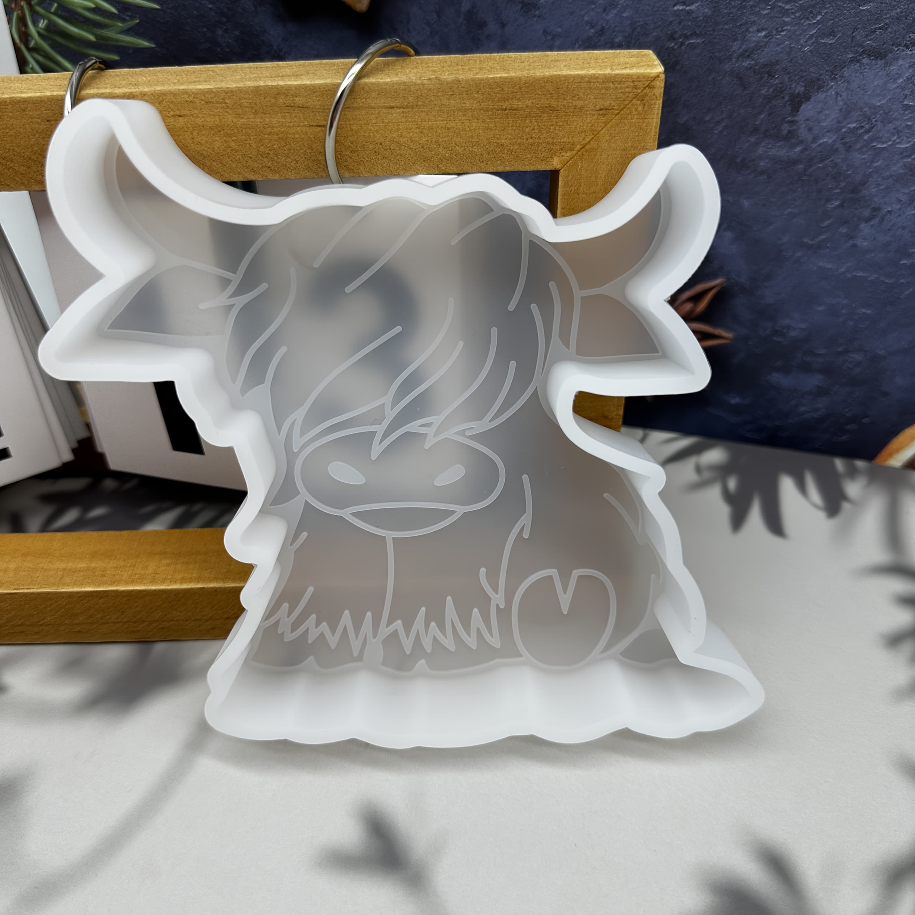 TEMU 1pc Cute Cow Squatting Shape Pattern Candlestick Decoration Mold, Candlestick Ornament Plug-in Decoration Mold, Resin Liquid Mold, Plaster Candlestick Mold