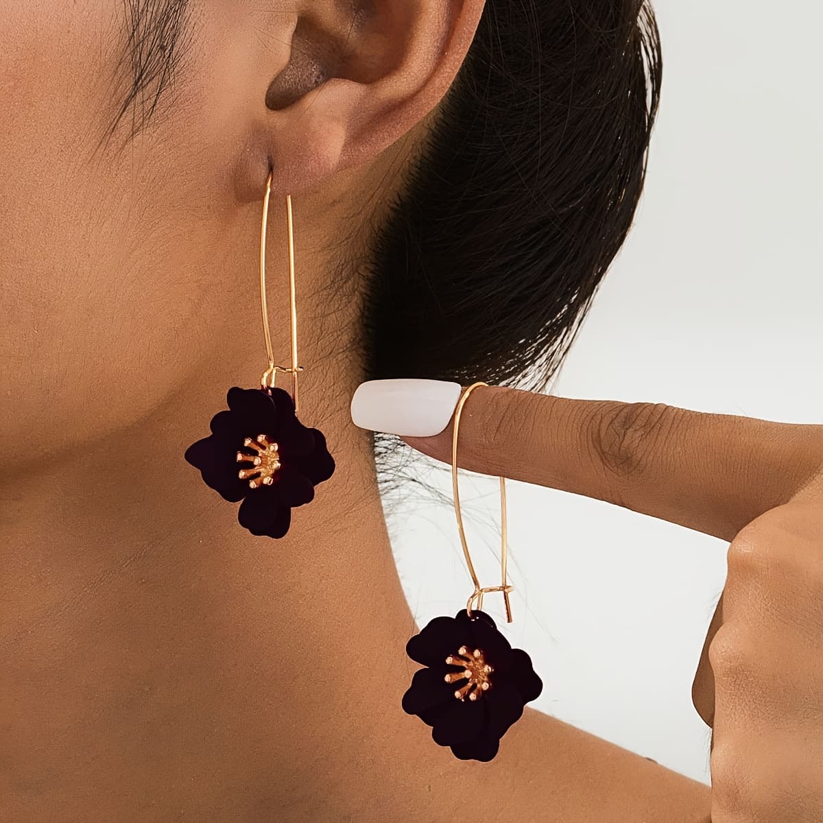 TEMU A Pair Of Stylish And Elegant Black Floral Earrings, Featuring A Unique Flower-shaped Design, Perfect For Daily Wear And Party Occasions